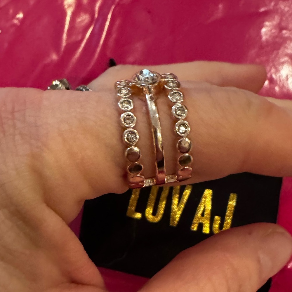 🩷Rose gold LUV AJ ring size 6.5